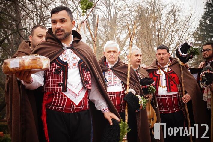 Коледарско наричане на хляба